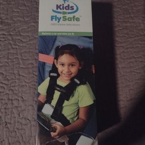Kids fly safe airplane harness for kids 22-44 lbs
